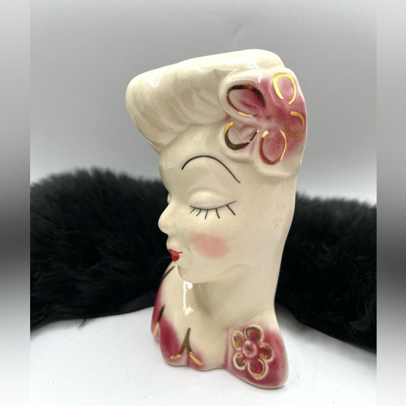 Vintage Glamour Girl Head Vase Wall Pocket / Flower Vase Burgundy ￼ - Picture 2 of 12